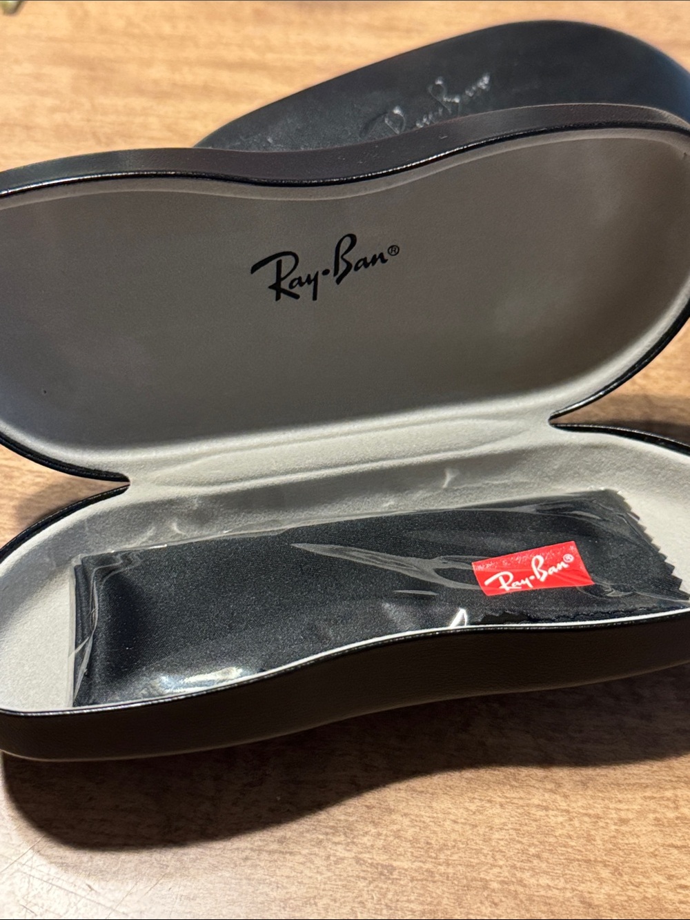 Ray-Ban Set of 2 Black Hard Sunglass Cases - Picture 3 of 7